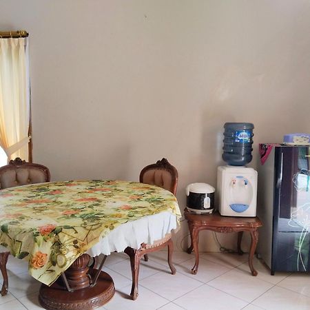 Villa Yustisia Curug 7 Cilember Cisarua Exteriör bild