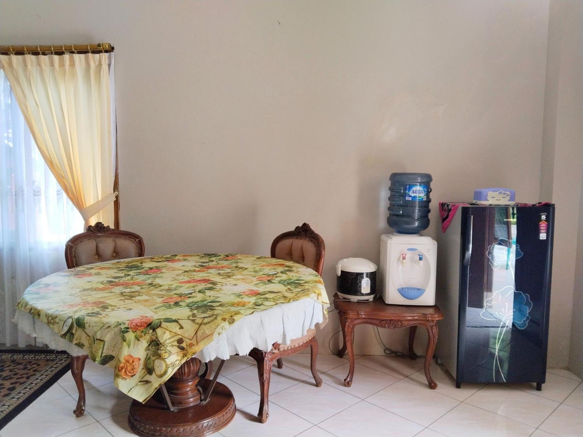 Villa Yustisia Curug 7 Cilember Cisarua Exteriör bild