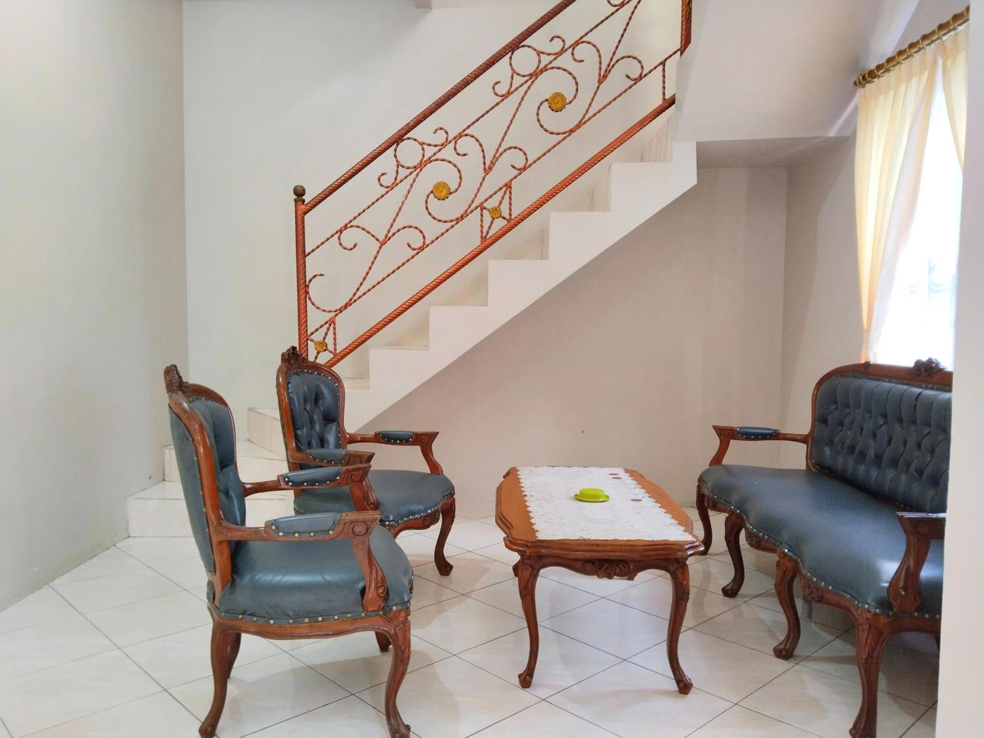Villa Yustisia Curug 7 Cilember Cisarua Exteriör bild