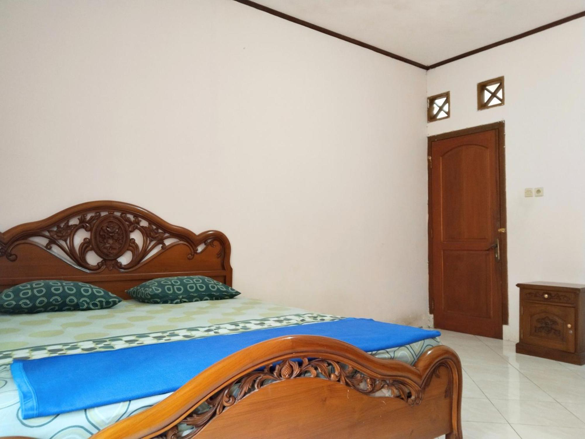 Villa Yustisia Curug 7 Cilember Cisarua Exteriör bild