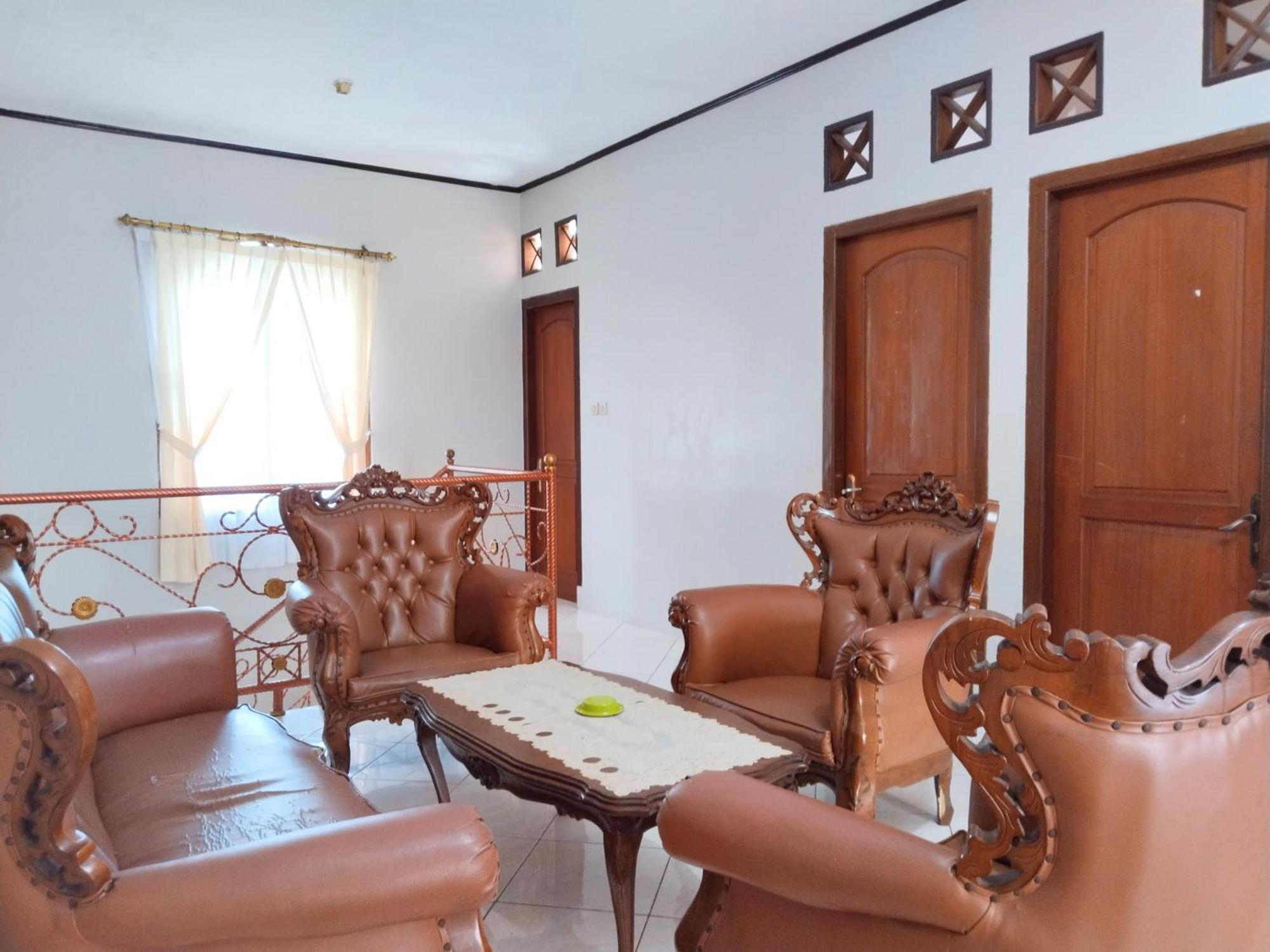 Villa Yustisia Curug 7 Cilember Cisarua Exteriör bild