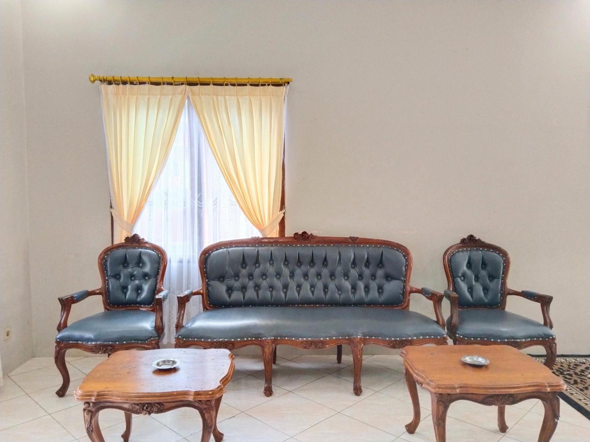 Villa Yustisia Curug 7 Cilember Cisarua Exteriör bild