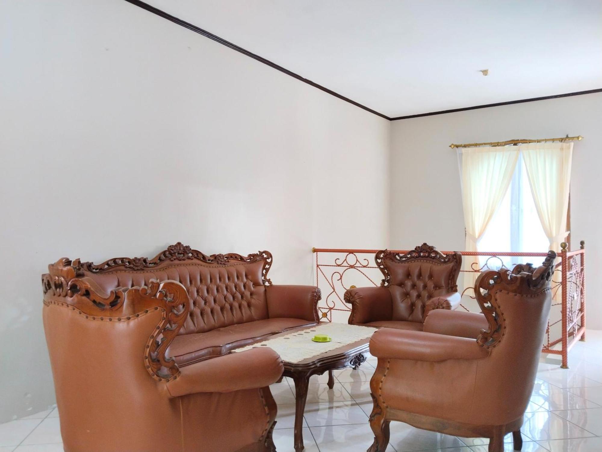 Villa Yustisia Curug 7 Cilember Cisarua Exteriör bild