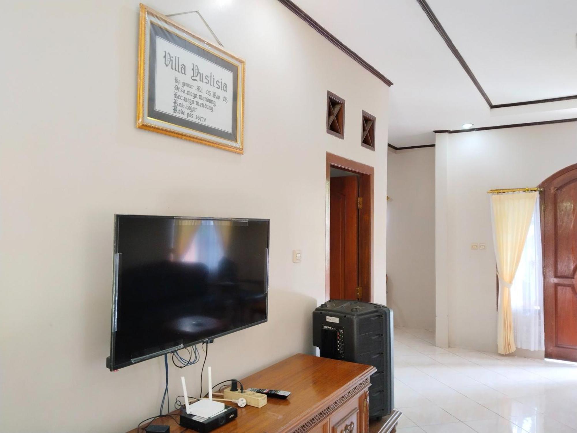Villa Yustisia Curug 7 Cilember Cisarua Exteriör bild