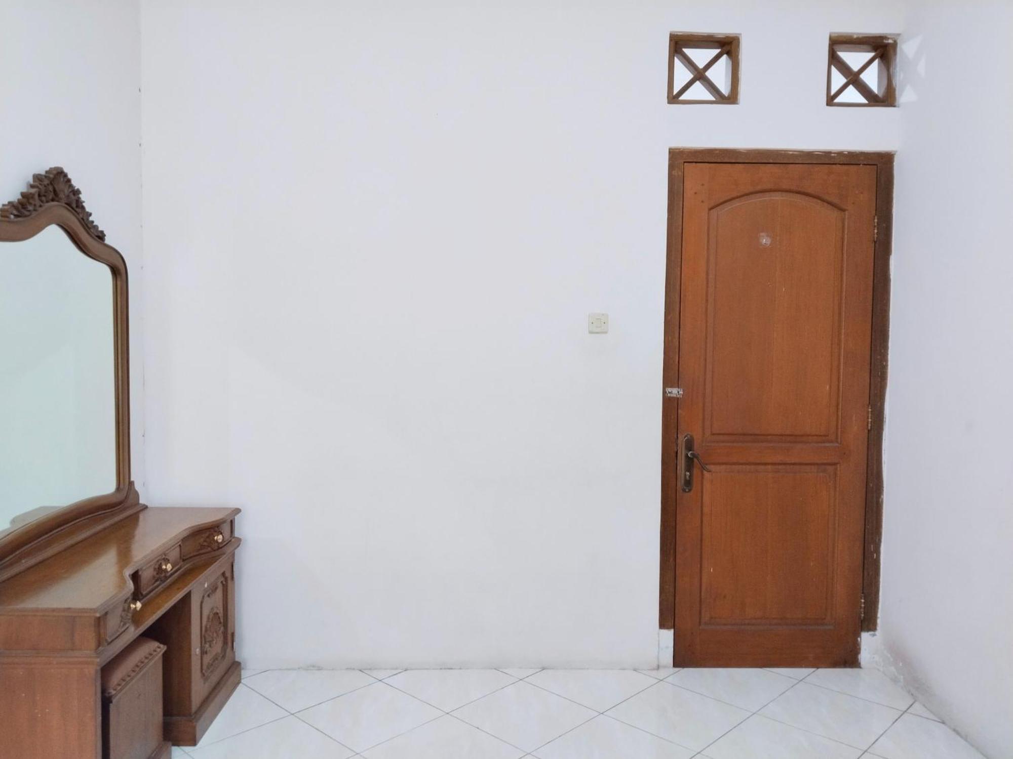 Villa Yustisia Curug 7 Cilember Cisarua Exteriör bild
