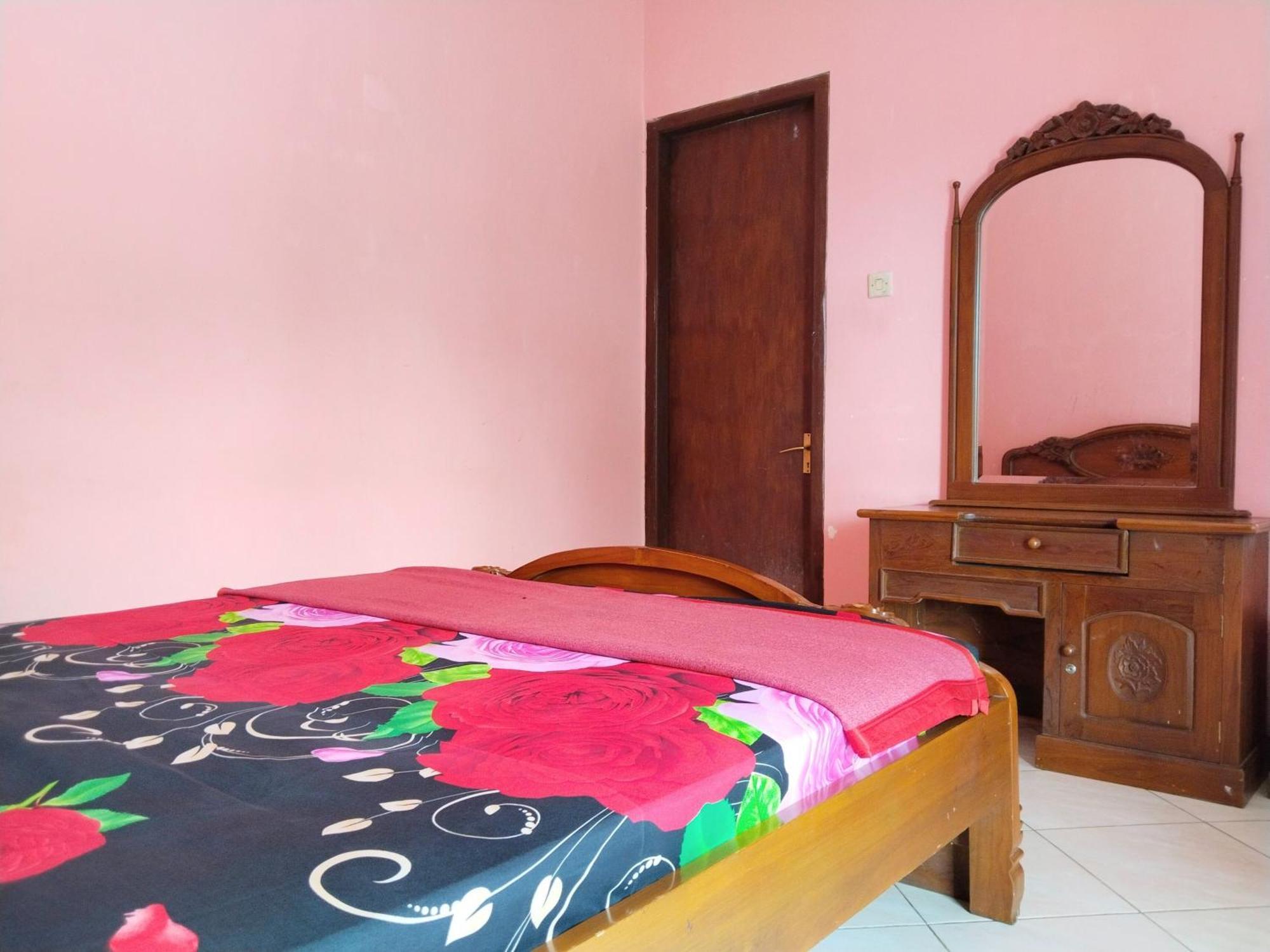 Villa Yustisia Curug 7 Cilember Cisarua Exteriör bild