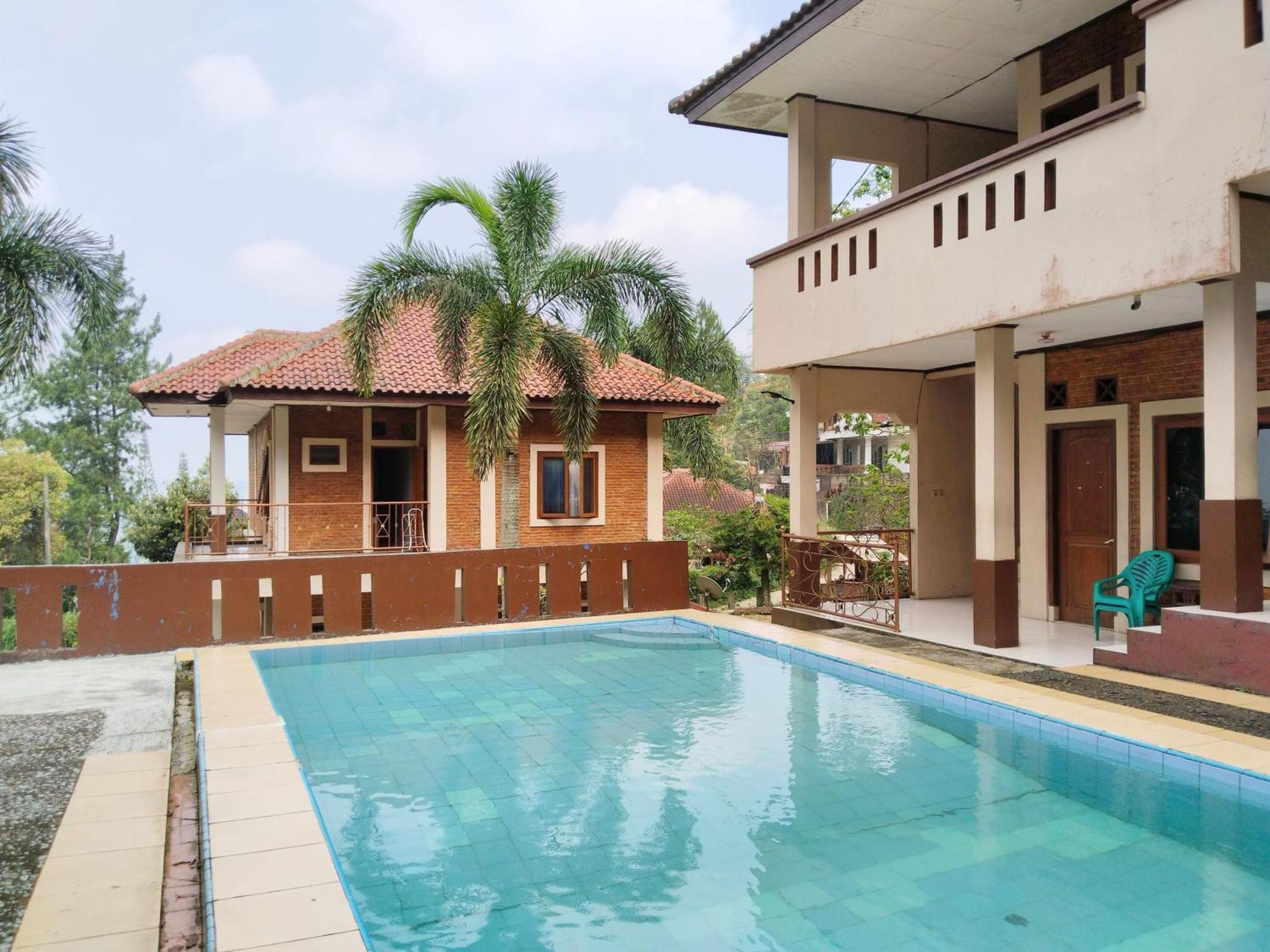 Villa Yustisia Curug 7 Cilember Cisarua Exteriör bild