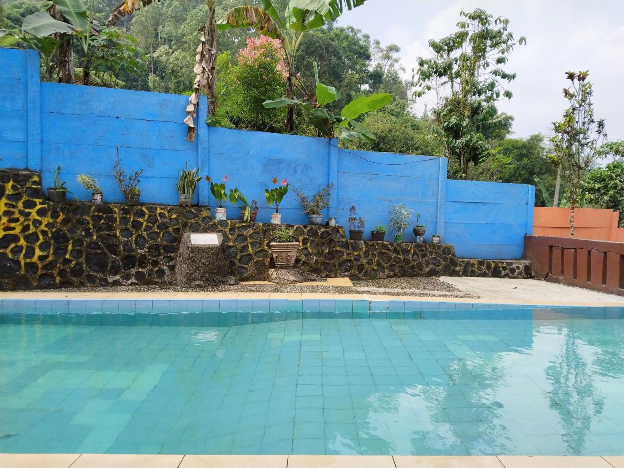 Villa Yustisia Curug 7 Cilember Cisarua Exteriör bild